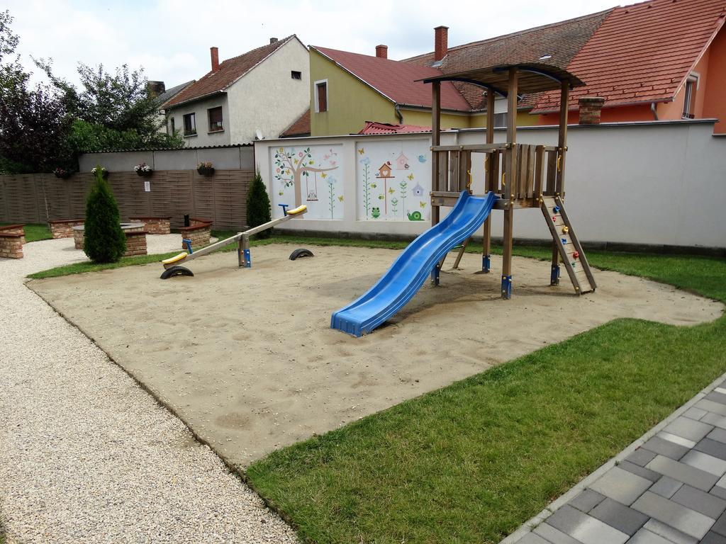 Holiday Apartman Sárvár Exterior foto